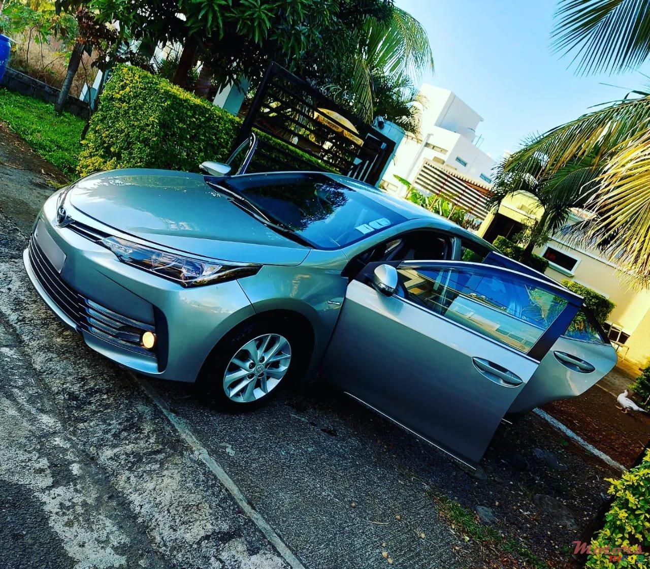 2017' Toyota Corolla Dorigine photo #5