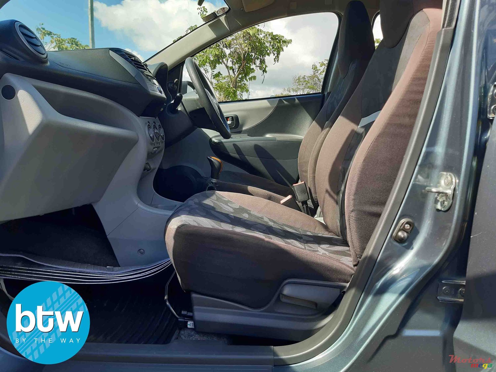 2011' Suzuki Celerio photo #3