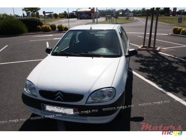 2002' Citroen Saxo 1.1 injection photo #1