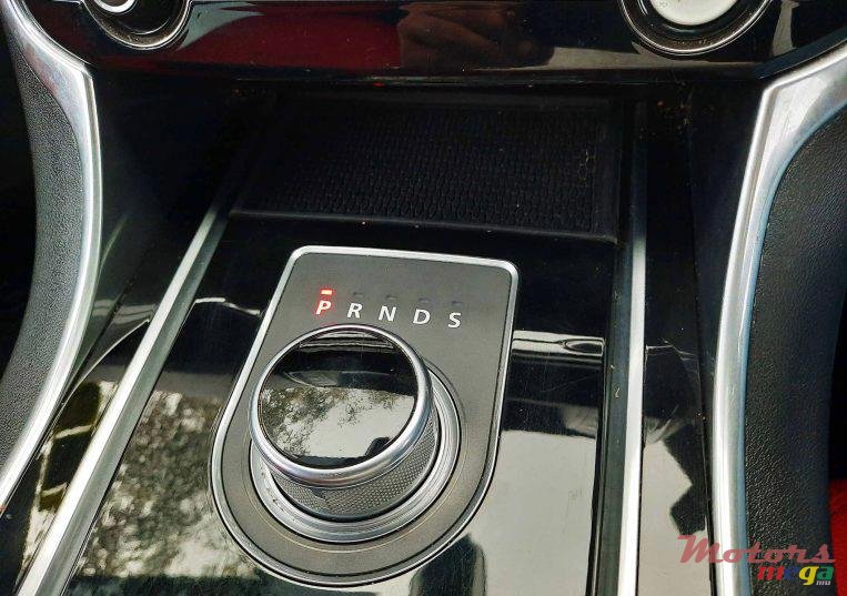 2018' Jaguar XE 25T Pure (Auto) photo #2