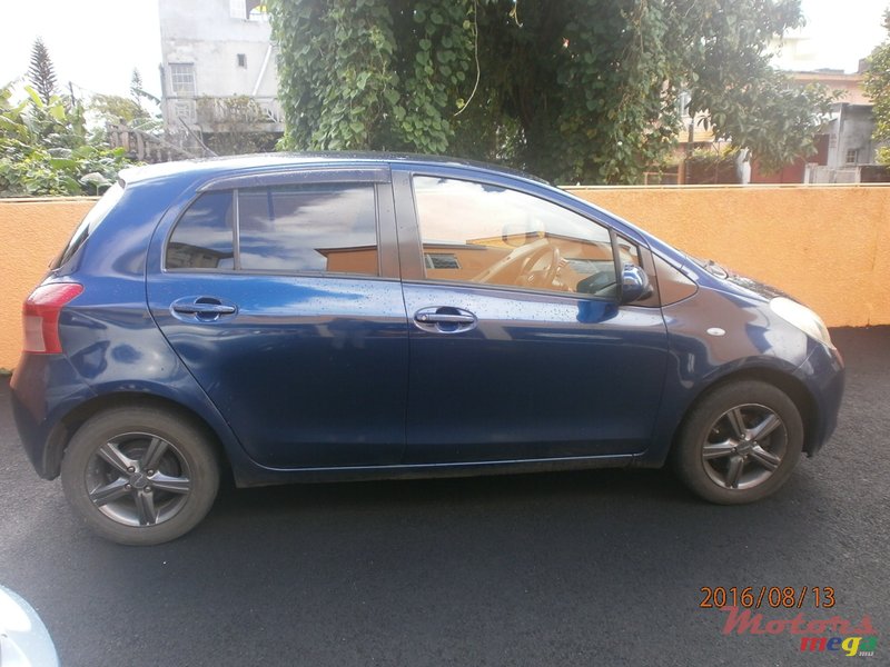 2005' Toyota Vitz yaris photo #3