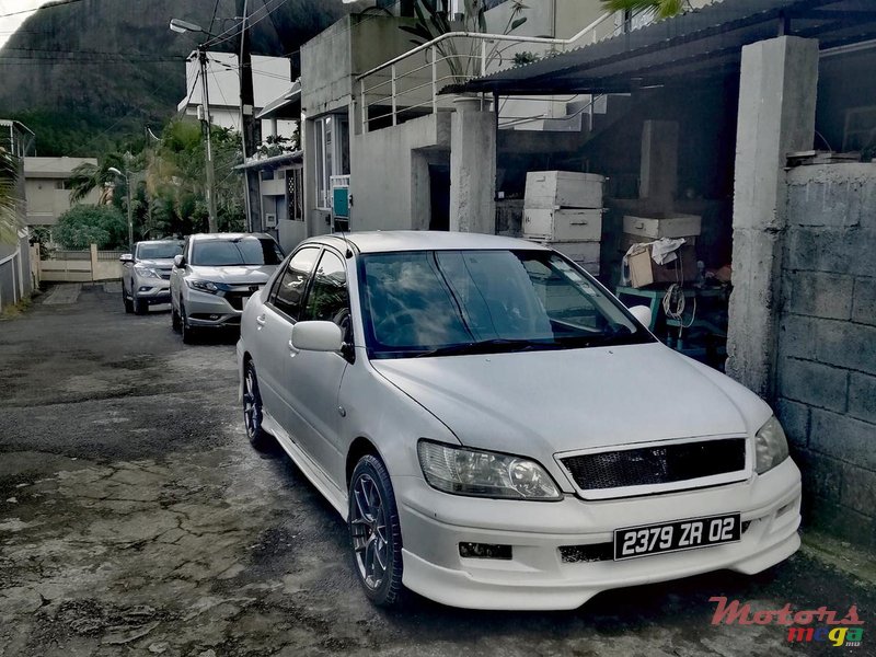 2002' Mitsubishi Lancer photo #3