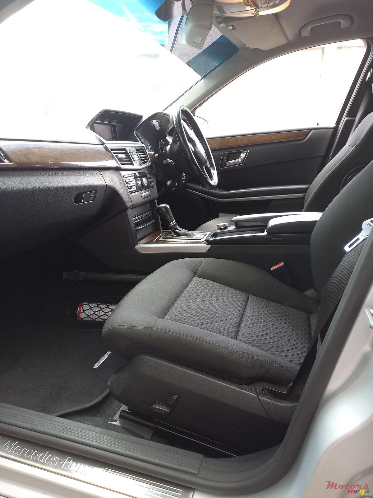 2010' Mercedes-Benz 200E photo #4