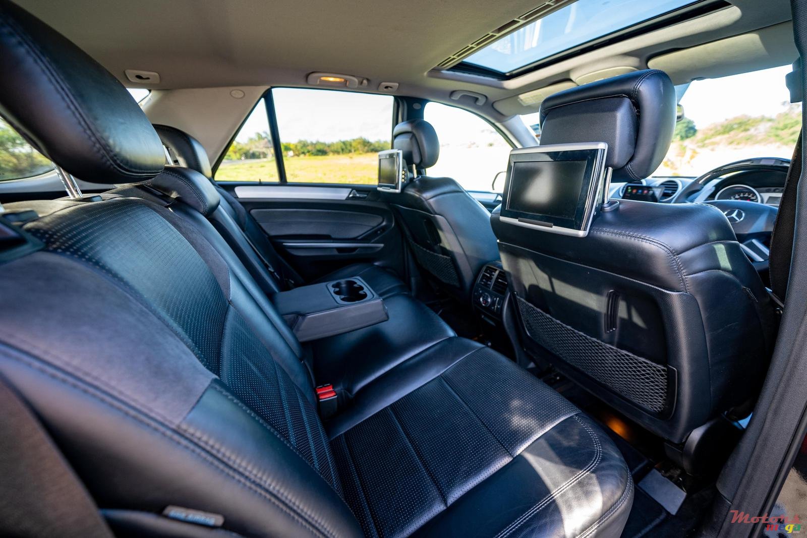 2009' Mercedes-Benz ML 63 AMG photo #5