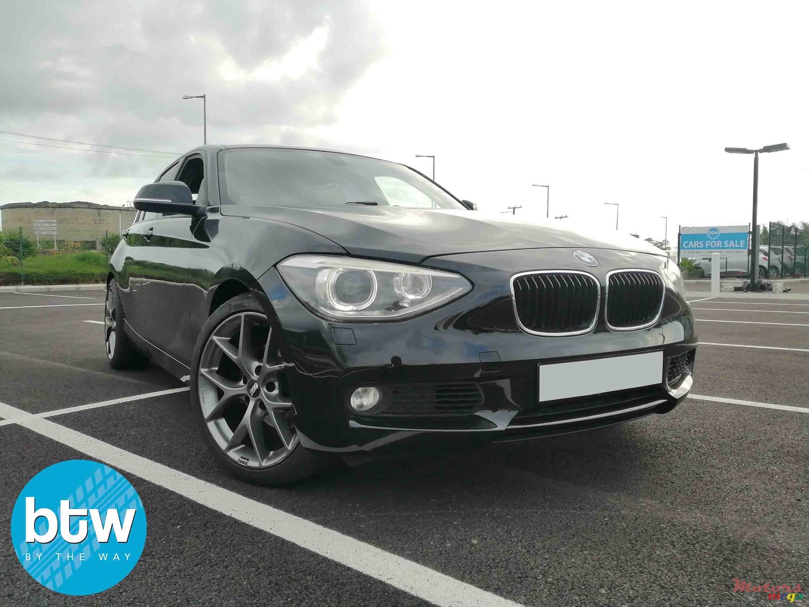 2012' BMW 1 Series 118i photo #1