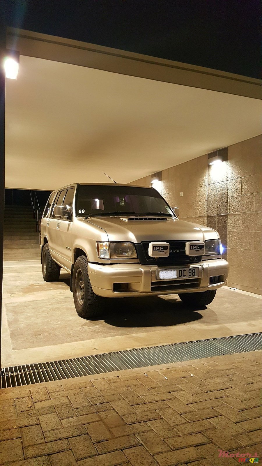 1998' Isuzu Trooper photo #1