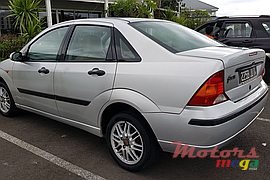 2004' Ford Focus photo #1