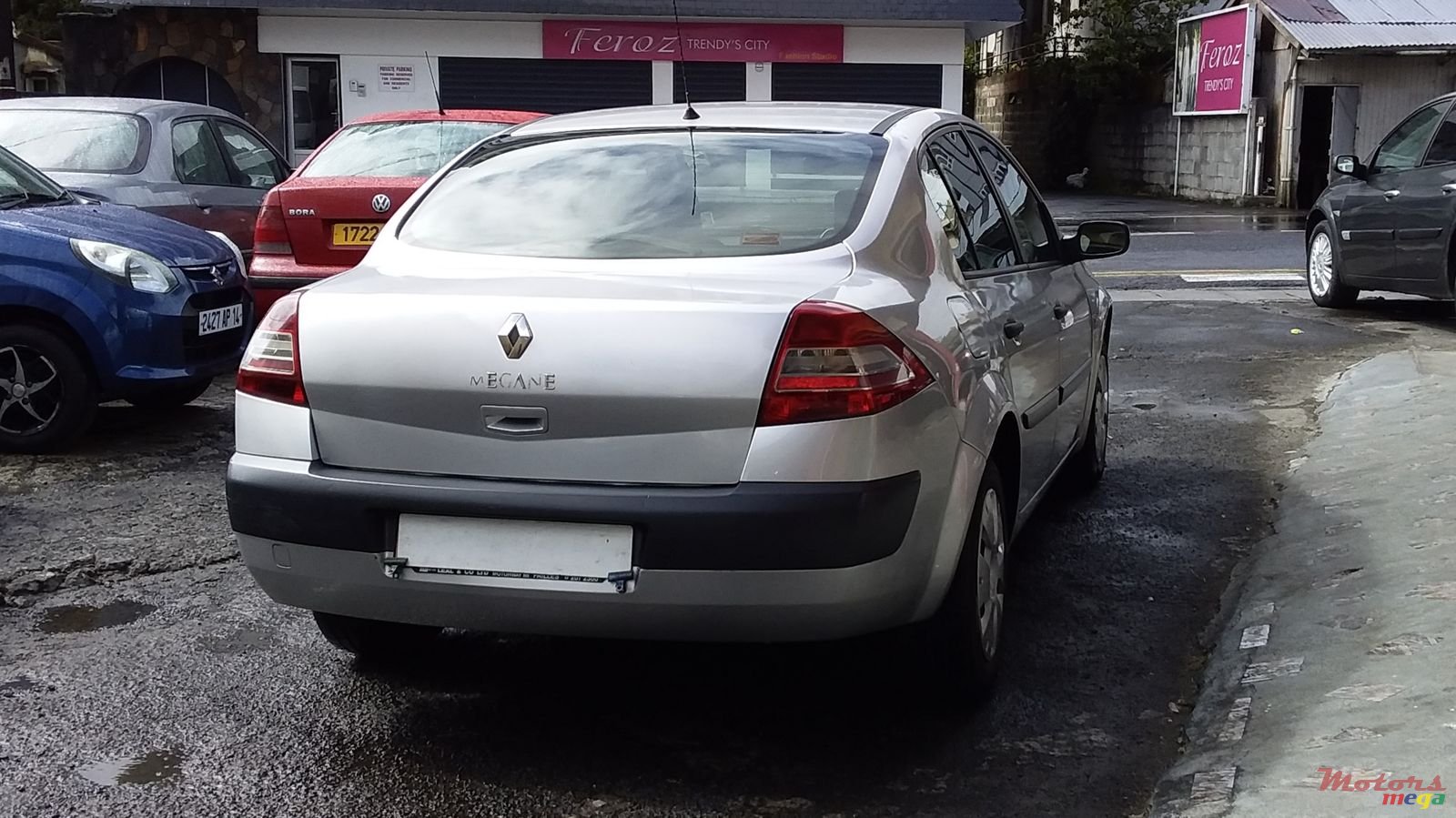 2008' Renault Megane photo #4