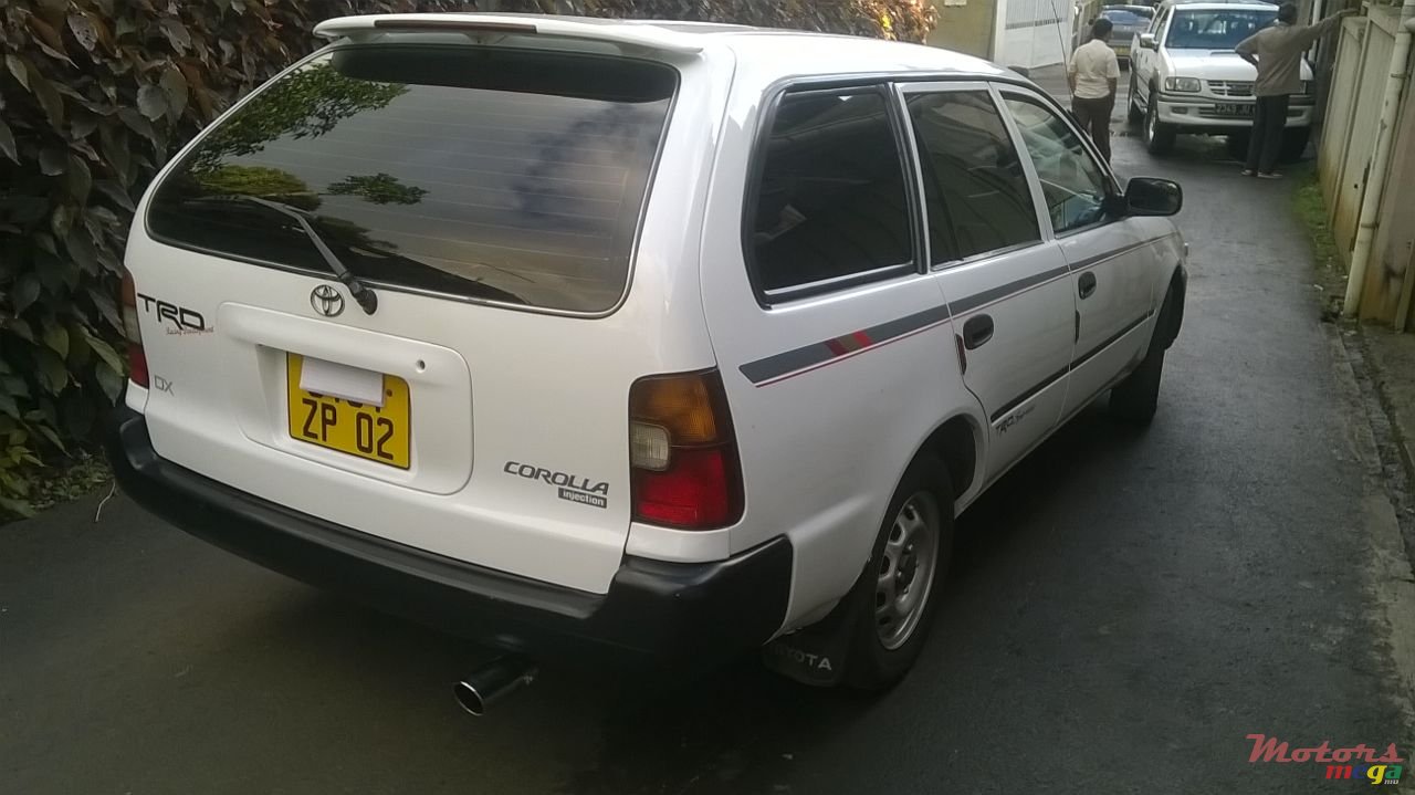 2002' Toyota Corolla spoiler..CD player etc photo #2