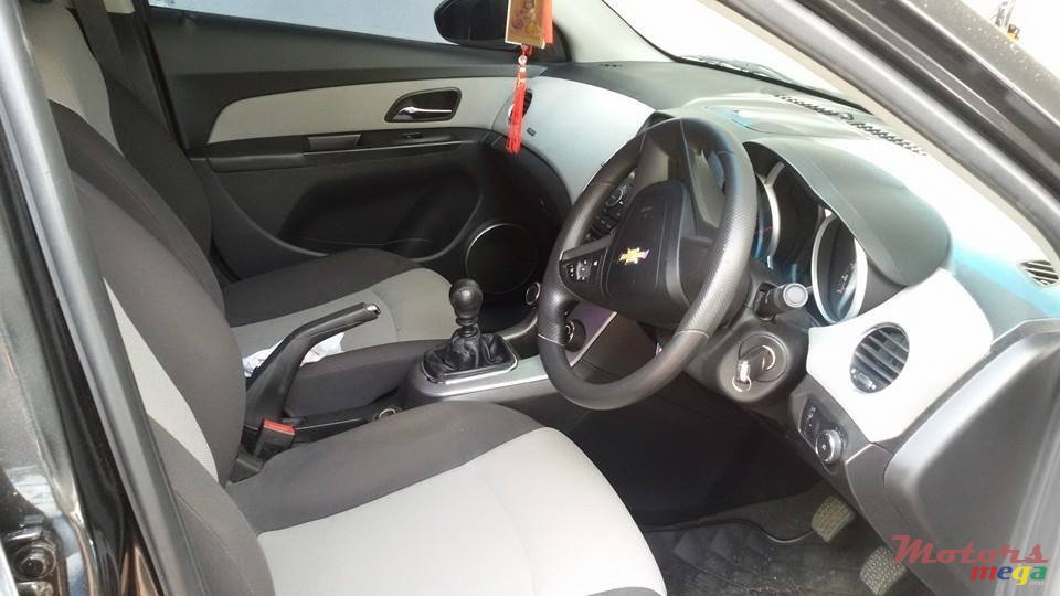 2011' Chevrolet Cruze photo #7