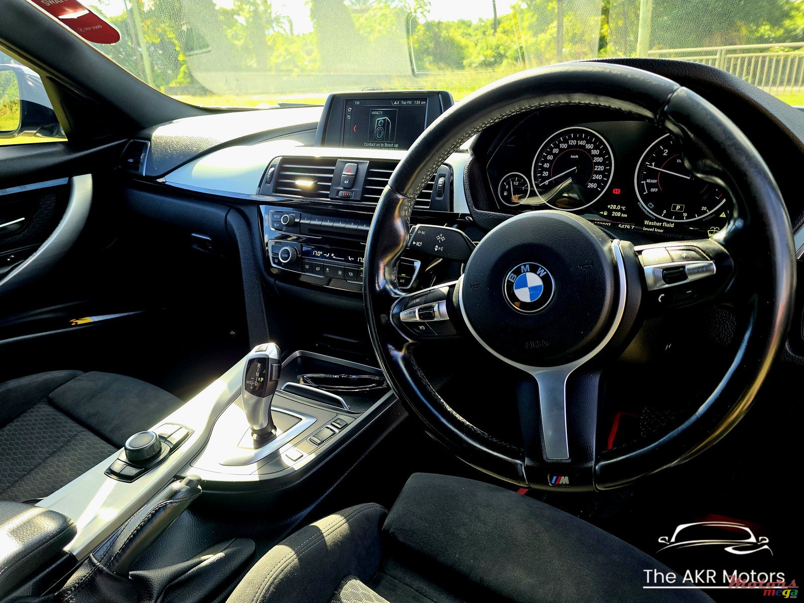 2018' BMW 3 Series 318i M Sport photo #5