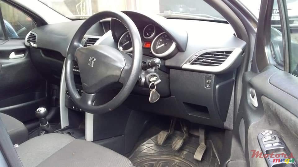 2012' Peugeot 207 photo #3