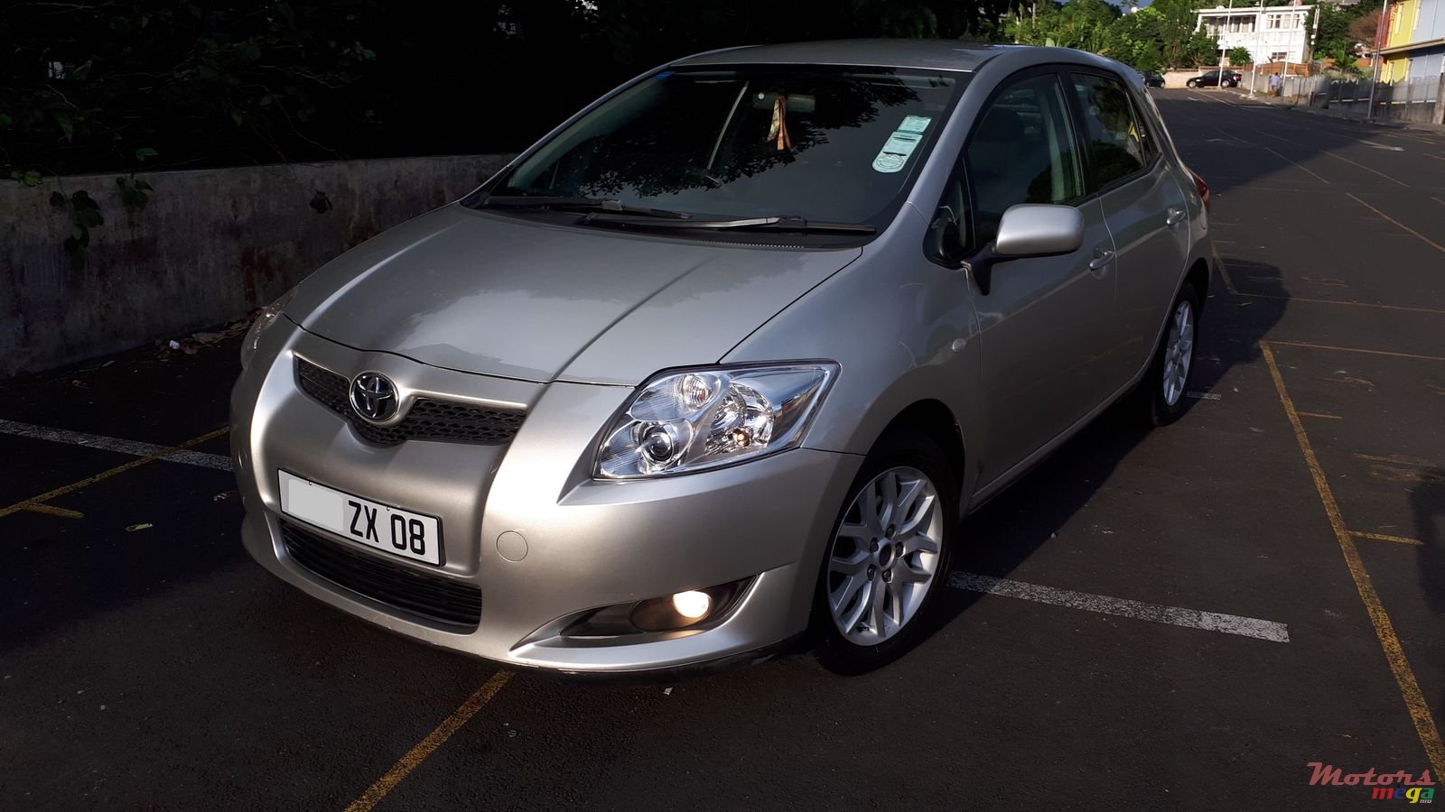 2008' Toyota Auris photo #2