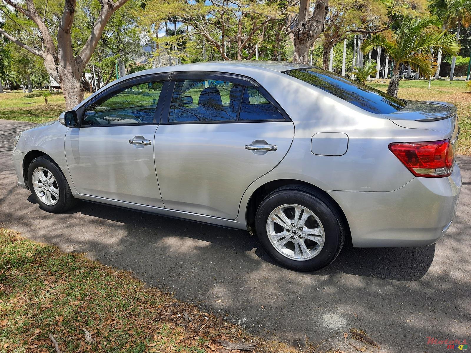 2010' Toyota Allion photo #5