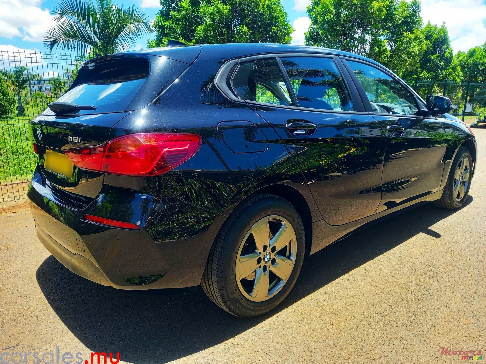 2020' BMW 118 i Lounge Edition photo #4