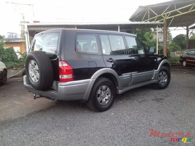 2003' Mitsubishi Pajero photo #3