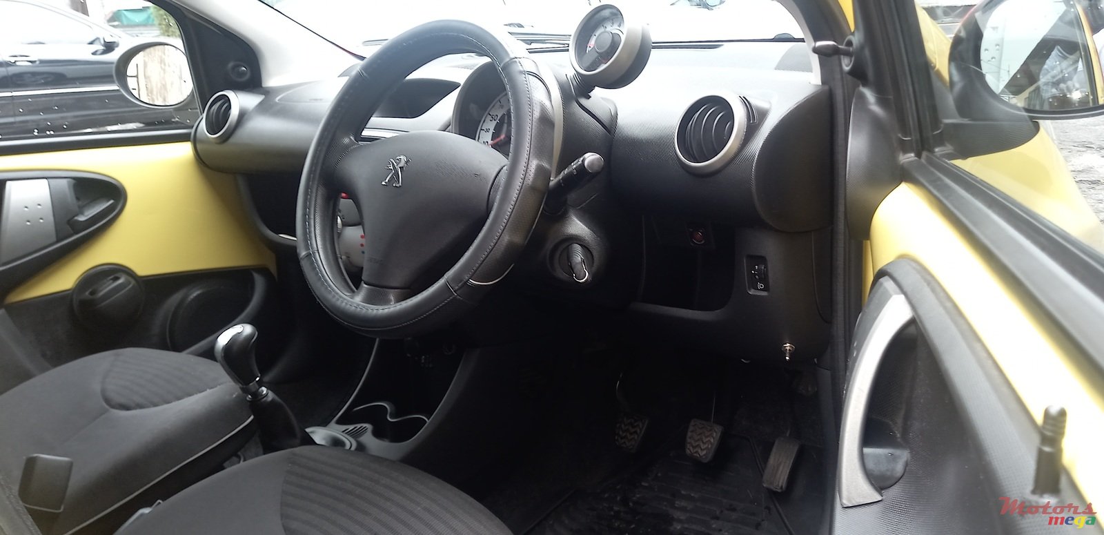 2015' Peugeot 107 photo #2