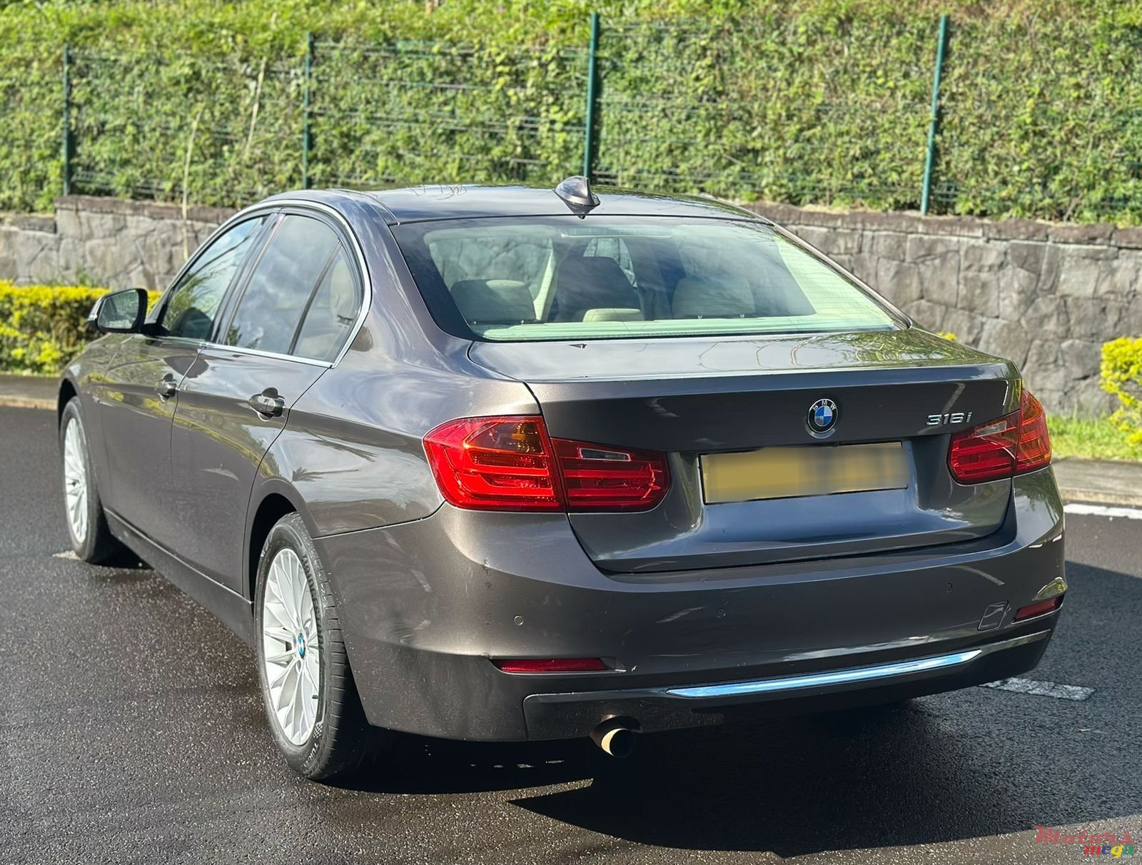 2015' BMW 316i photo #3