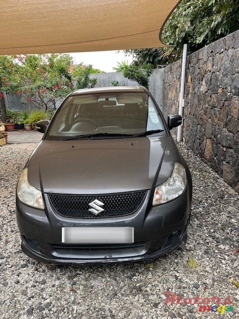 2011' Suzuki SX4 photo #1