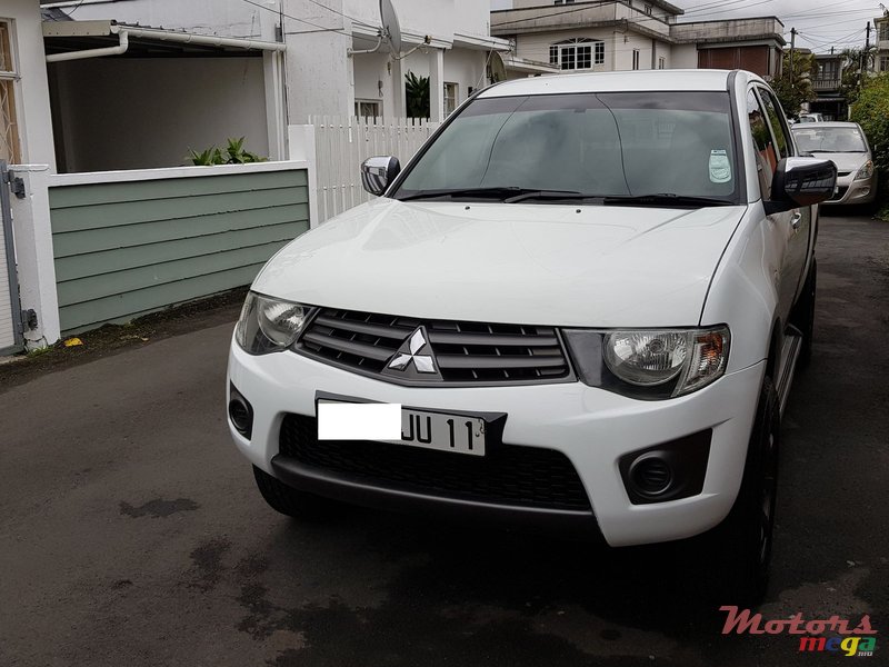 2011' Mitsubishi Sportero 4x4 photo #1