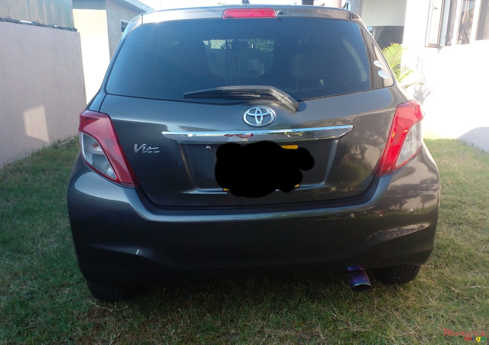 2012' Toyota Vitz photo #3