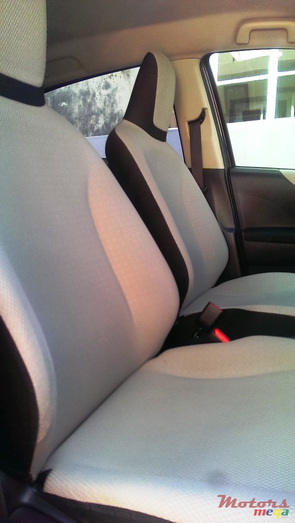 2012' Toyota Vitz photo #6