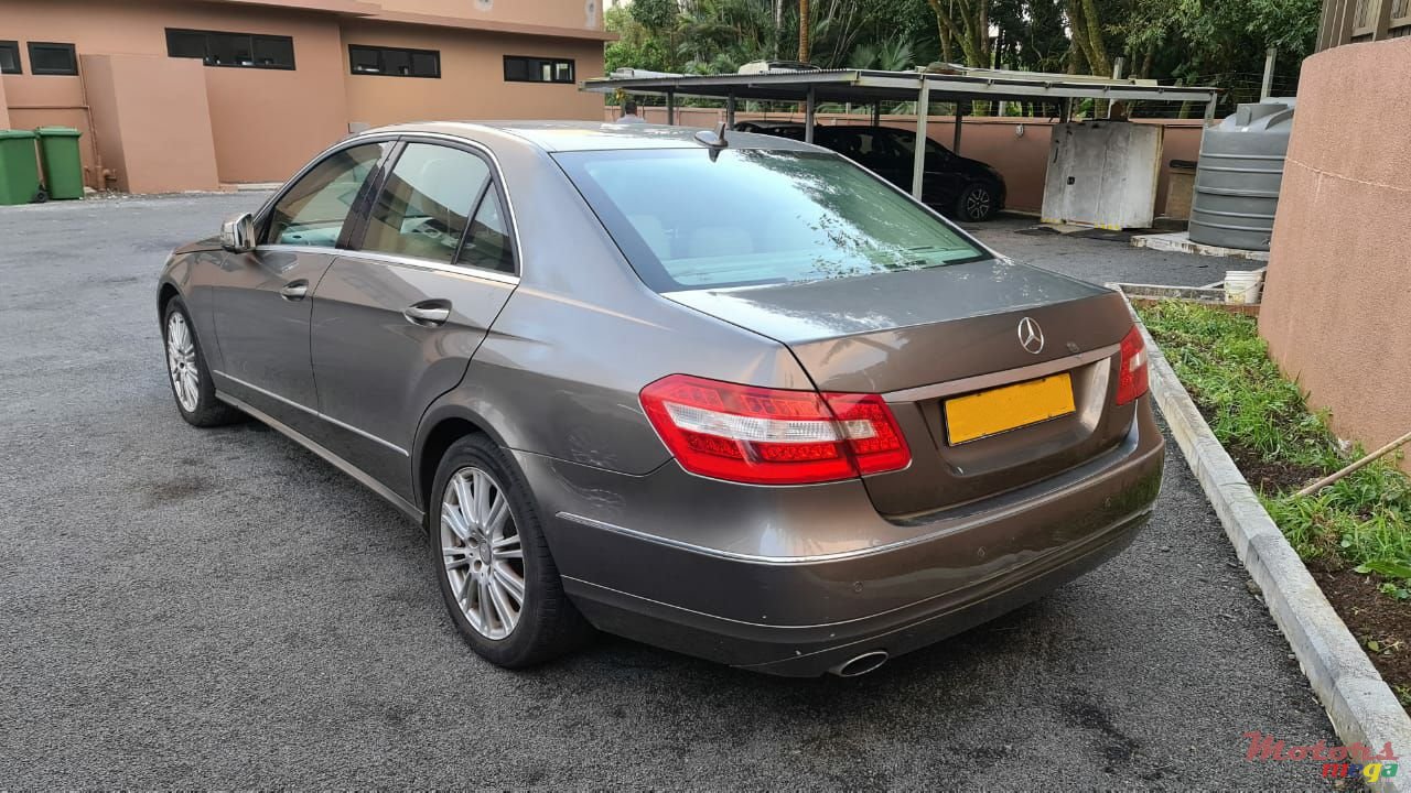 2013' Mercedes-Benz E200 photo #2