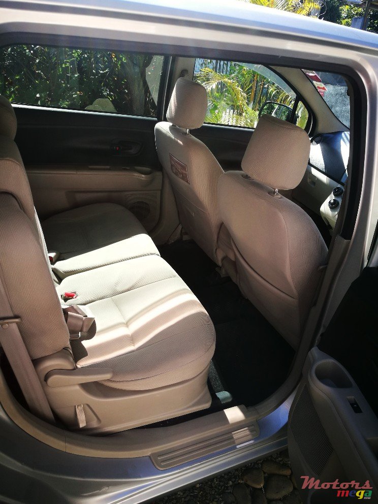 2010' Toyota Paseo Passo sette 7 seaters photo #3