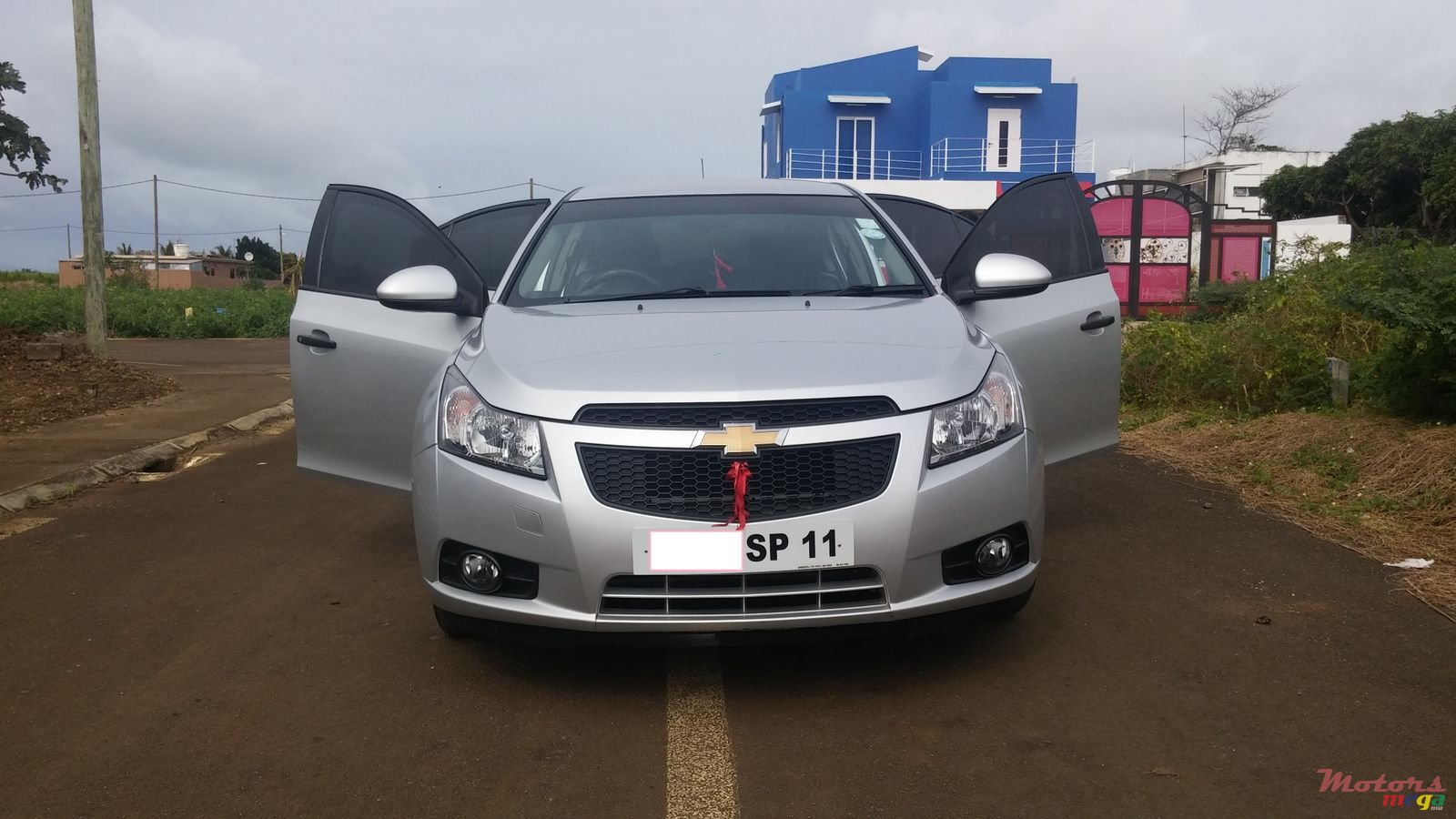 2011' Chevrolet Cruze photo #1