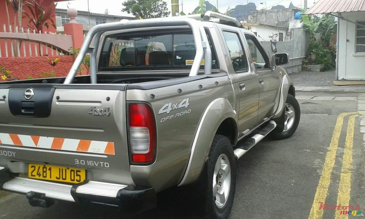 2005' Nissan Hardbody photo #2