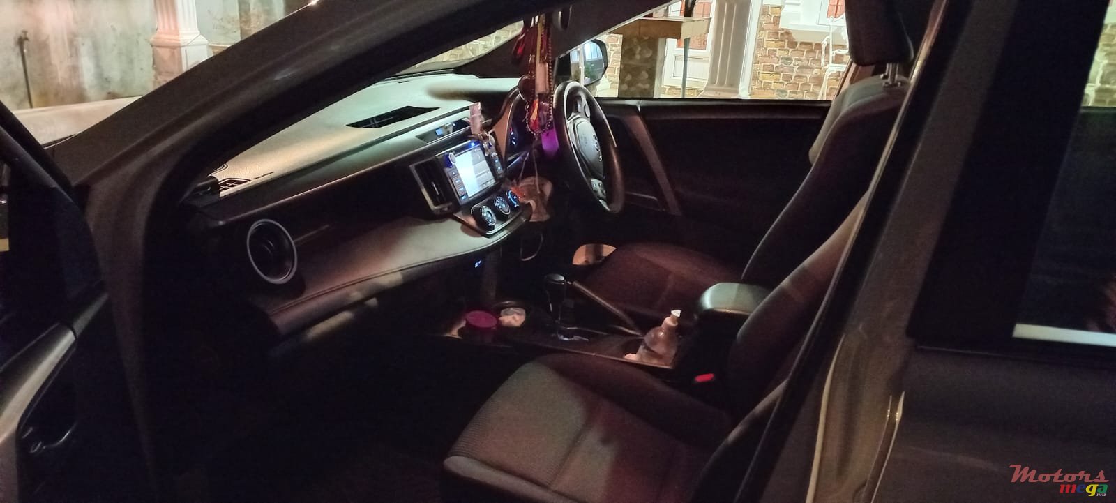 2018' Toyota RAV4 photo #5