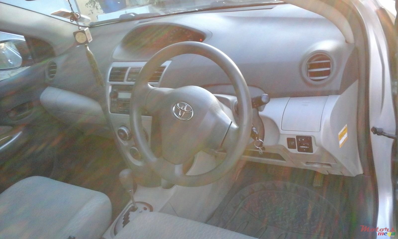 2008' Toyota Yaris photo #4