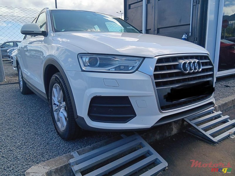 2015' Audi Q3 Hatchback photo #2