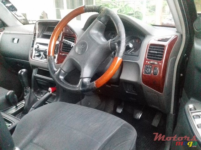 2003' Mitsubishi Pajero photo #5