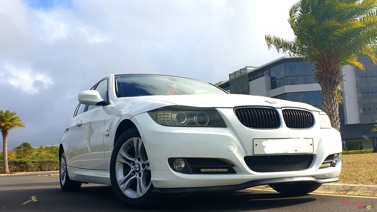 2009' BMW 316 photo #1