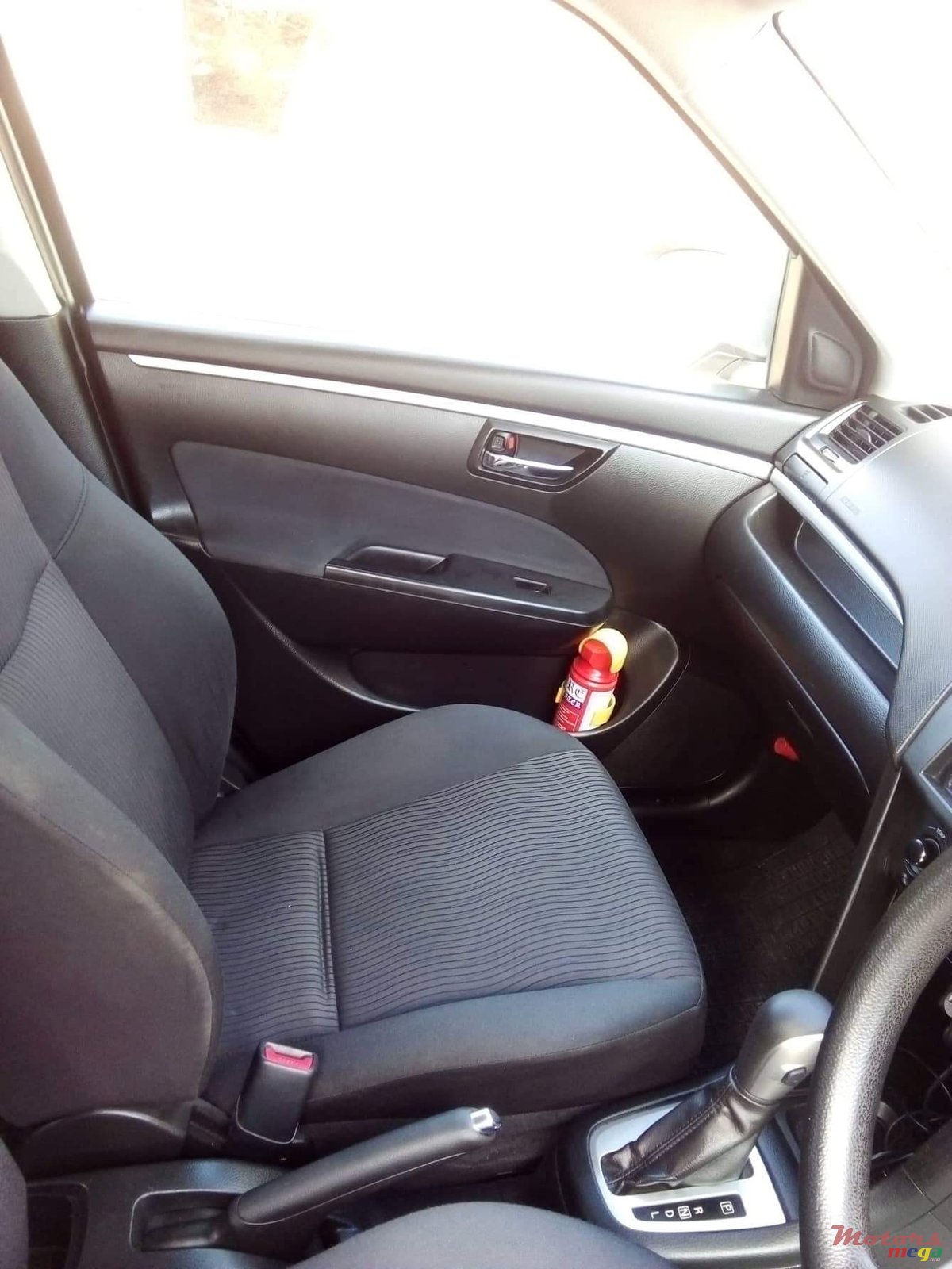 2011' Suzuki Swift photo #4