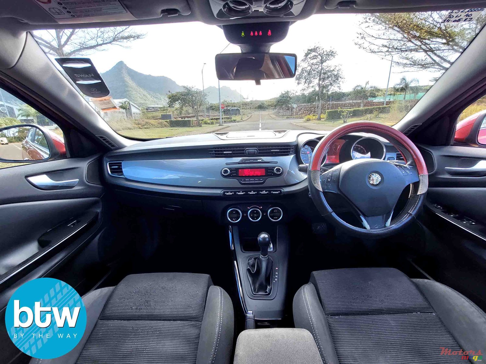 2014' Alfa Romeo Giulietta photo #6