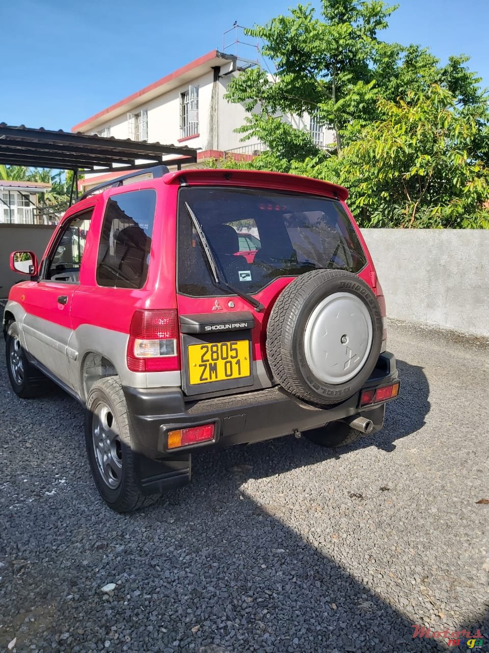 2001' Mitsubishi Pajero photo #6