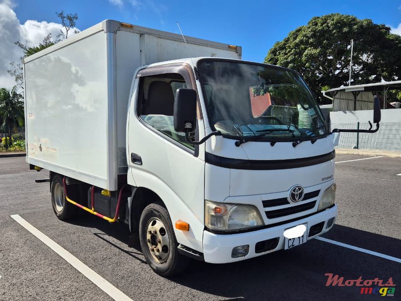 2011' Toyota Toyoace photo #1