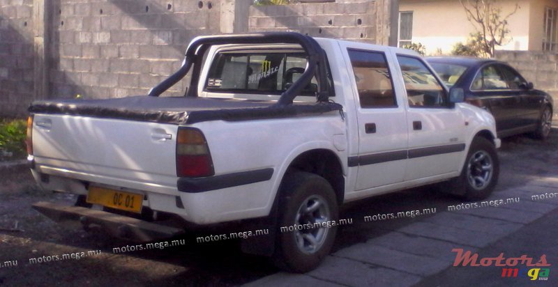2001' Isuzu KB Series photo #2