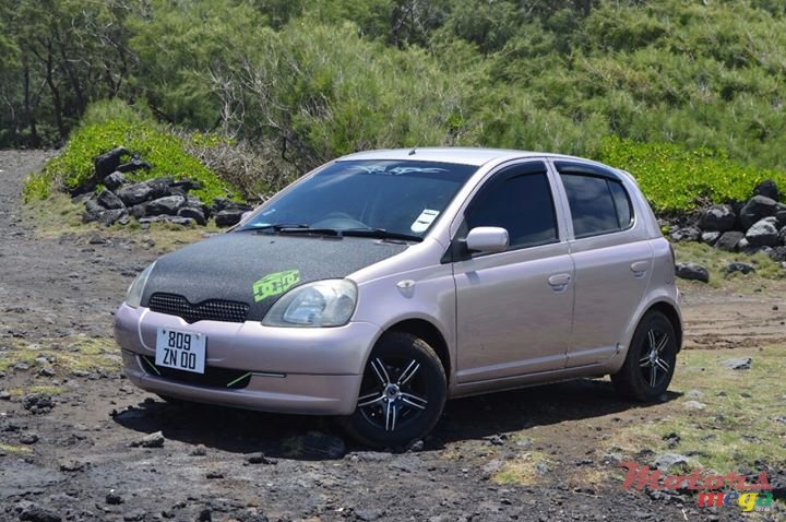 2000' Toyota Vitz photo #1