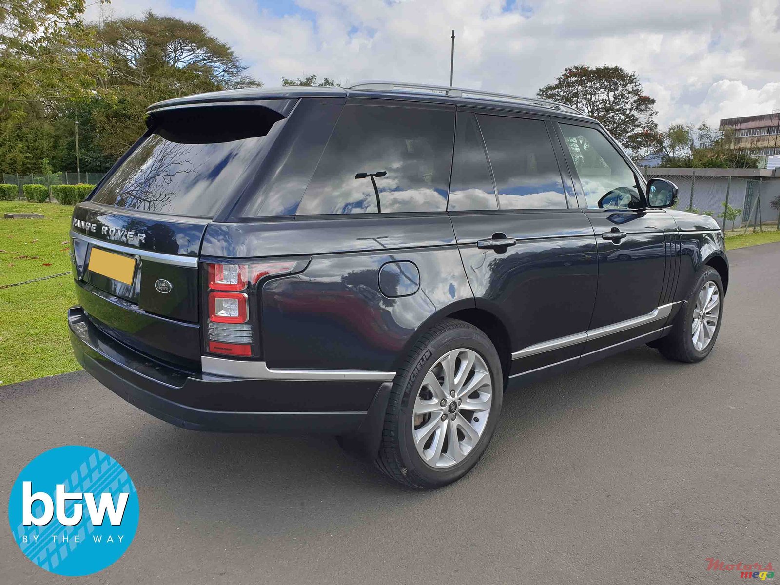 2014' Land Rover Range Rover Vogue photo #2