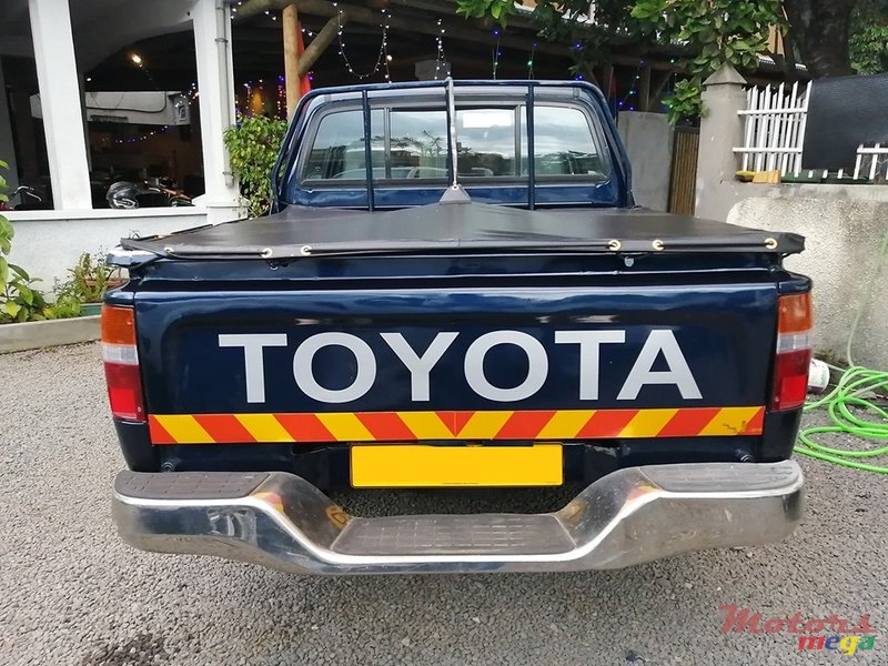 1998' Toyota Hilux photo #3