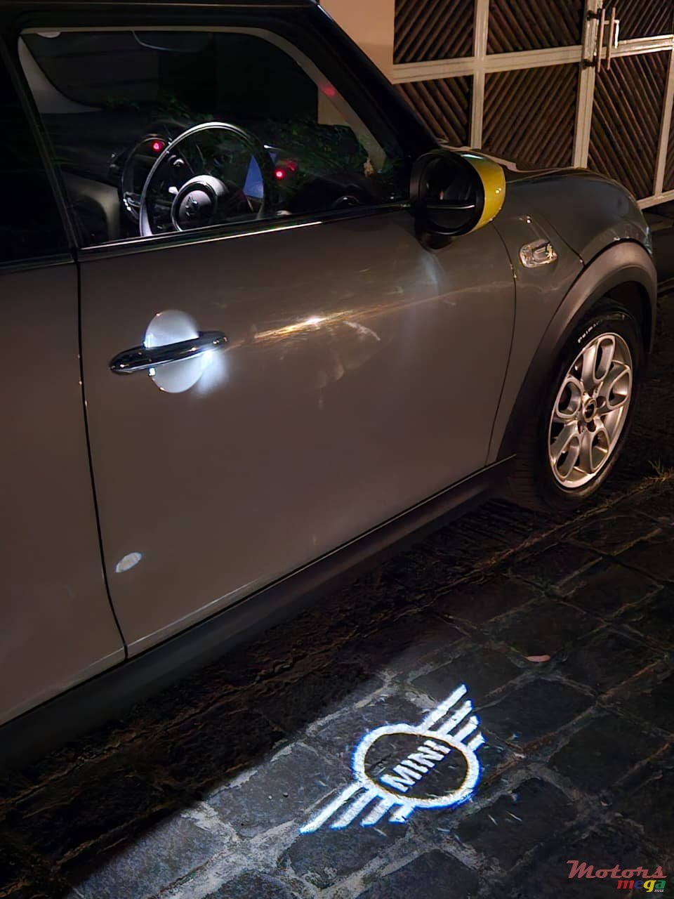 2020' MINI Cooper SE photo #6