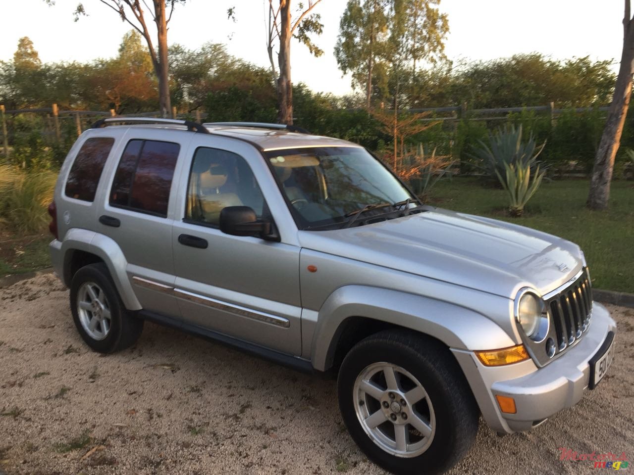 2007' Jeep Cherokee photo #4