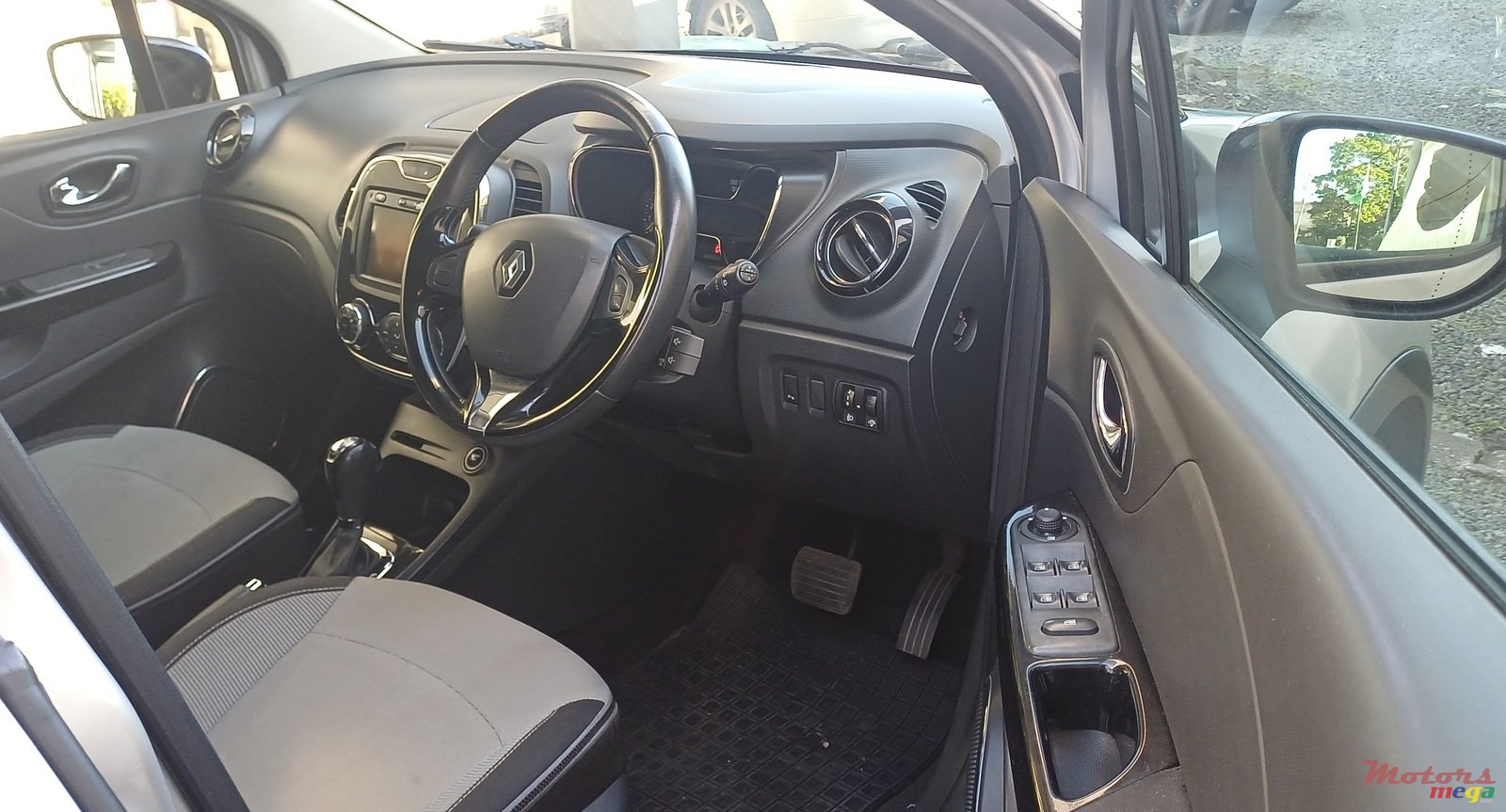 2014' Renault Captur photo #5