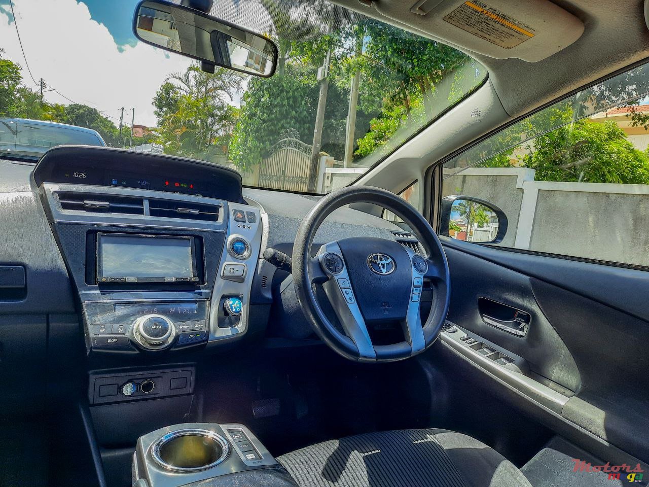 2017' Toyota Prius+ This is a Prius Alpha hybrid photo #4