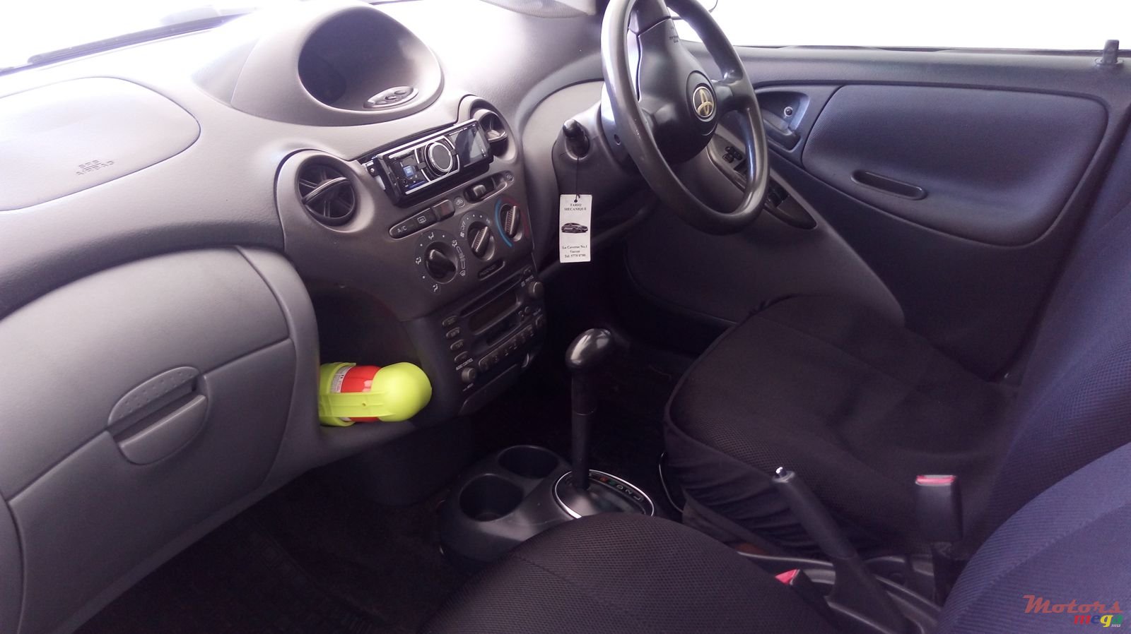 2002' Toyota Vitz photo #2