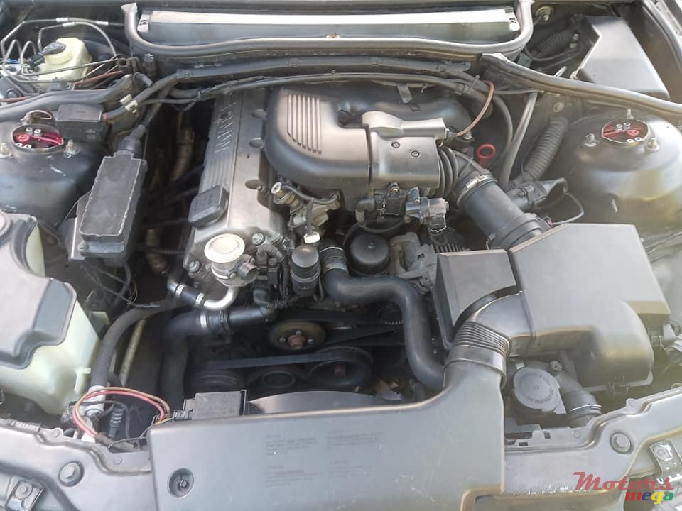 2002' BMW 3 Series 320i photo #7