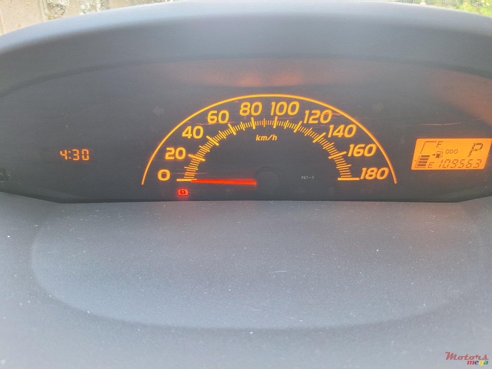 2010' Toyota Vitz photo #4